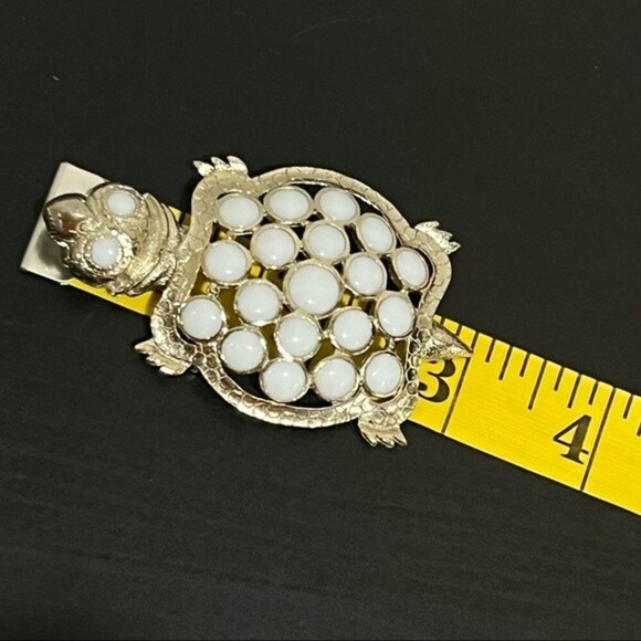VINTAGE UNSIGNED TURTLE PIN BROOCH SMOOTH TEXTURED GOLDTONE FAUX PEARL - Picture 4 of 6